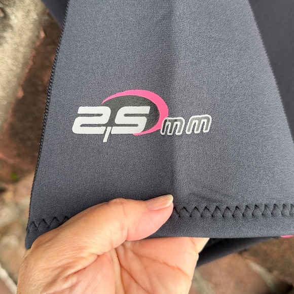 Cressi "Playa" Black and Pink one piece wetsuit Size 4 - Picture 6 of 6